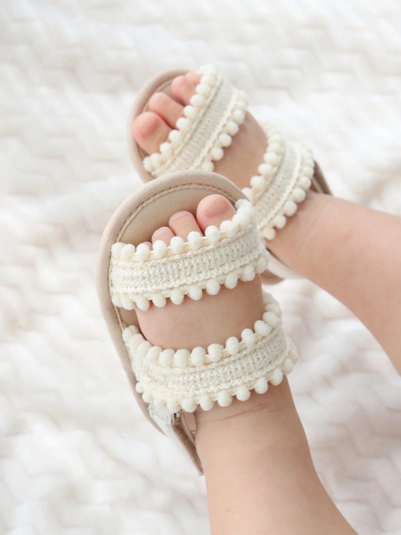 Lichtgewicht schoenen met open structuur voor baby’s